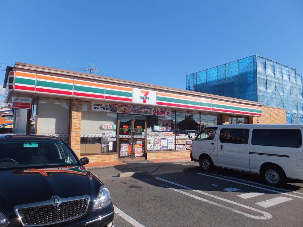 Convenience store. 589m to Seven-Eleven Kasugai Kachigawashin the town shop