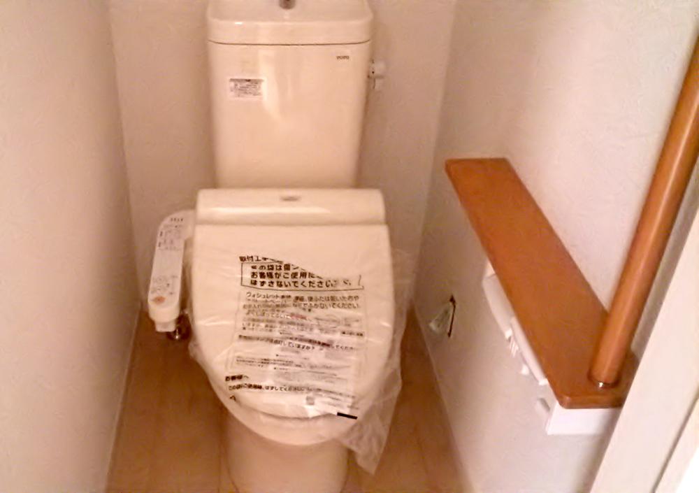 Toilet. Indoor (12 May 2013) Shooting