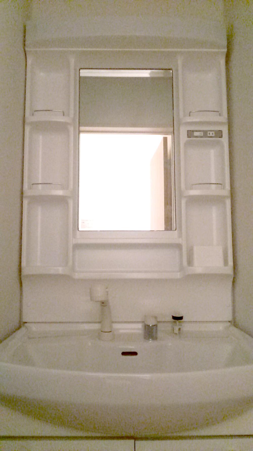 Wash basin, toilet. Indoor (12 May 2013) Shooting