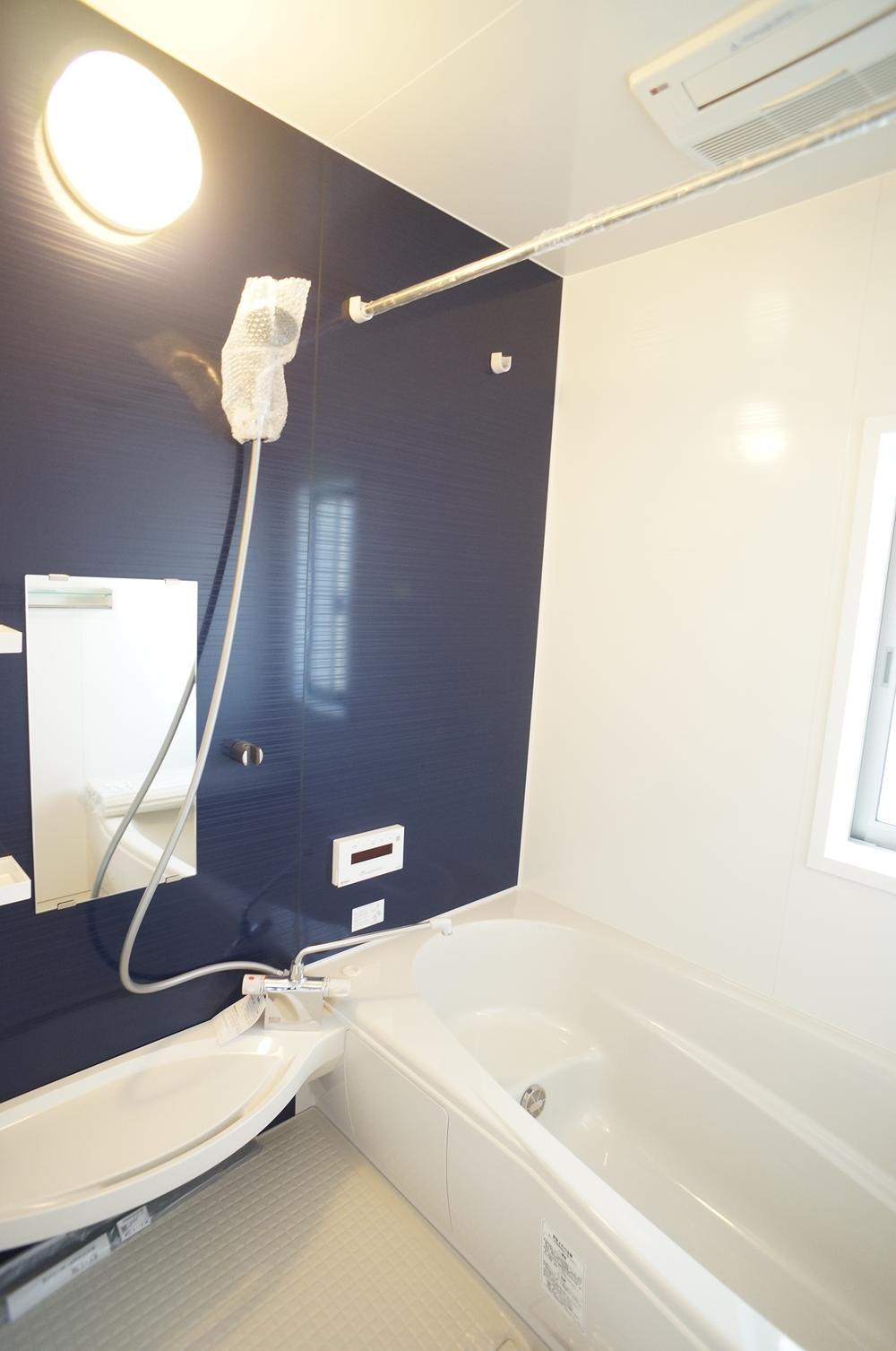 Same specifications photo (bathroom). It is the example of construction of the same construction company. 