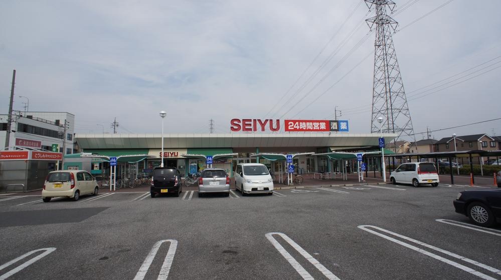 Supermarket. 860m until Seiyu Matsukawado shop