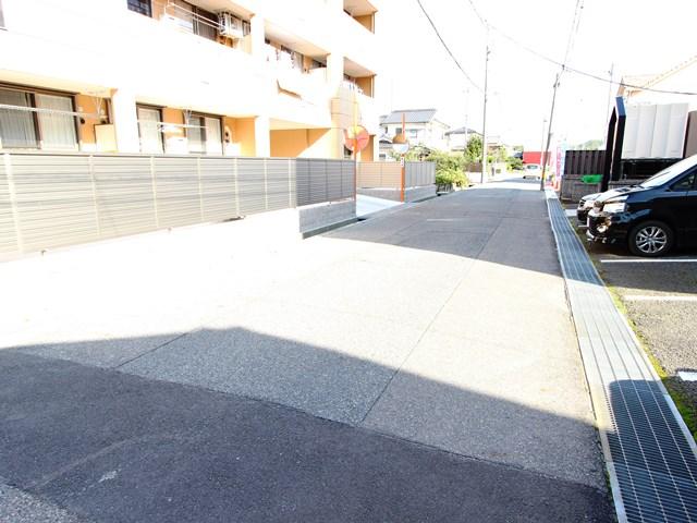 Local appearance photo. Local (11 May 2013) Shooting ・ The entire surface of the road