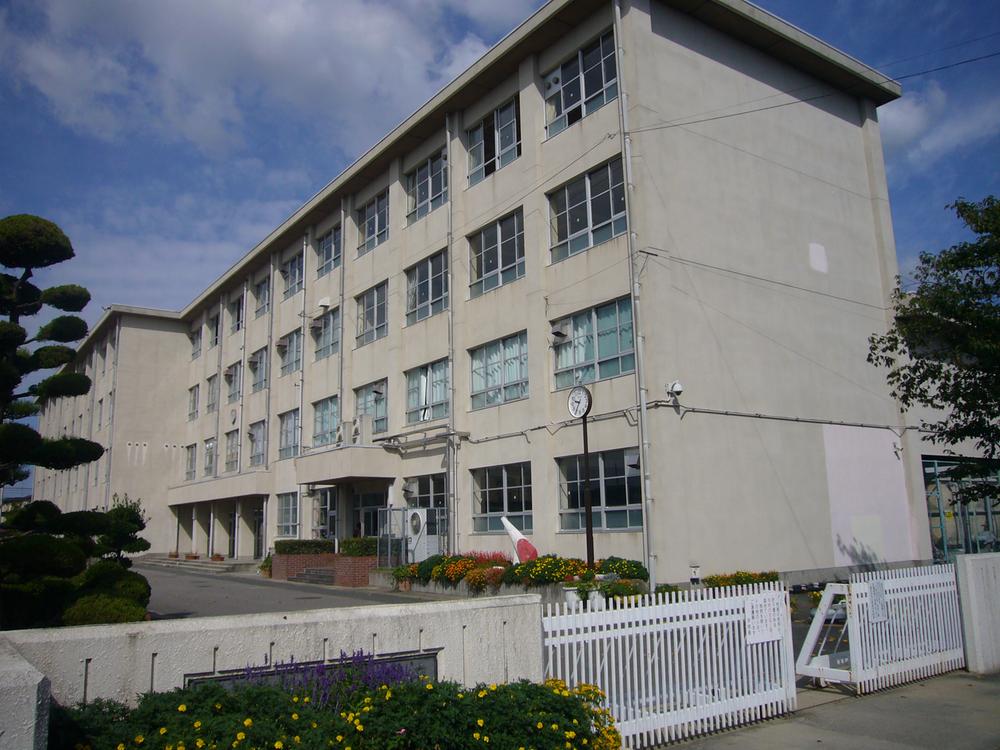 Junior high school. Kasugai Municipal Ajiyoshi until junior high school 220m
