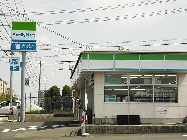 Convenience store. 670m to FamilyMart Kasugai Takamoridai 1-chome