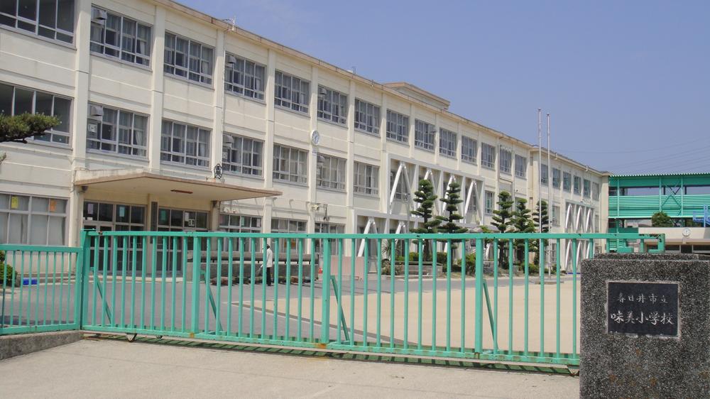 Primary school. Kasugai Municipal Ajiyoshi to elementary school 870m