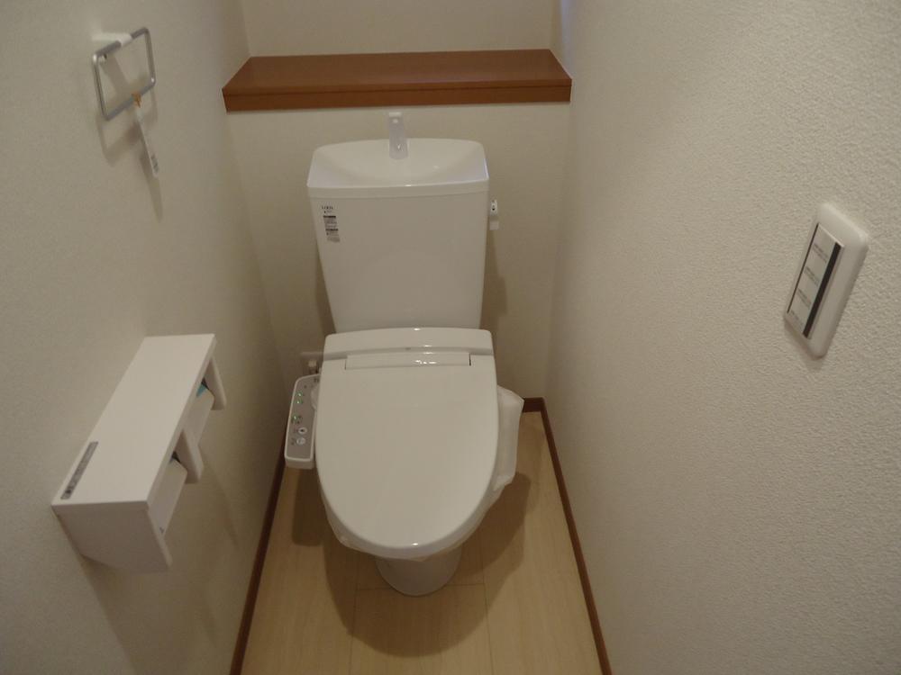 Toilet. Indoor (12 May 2013) Shooting