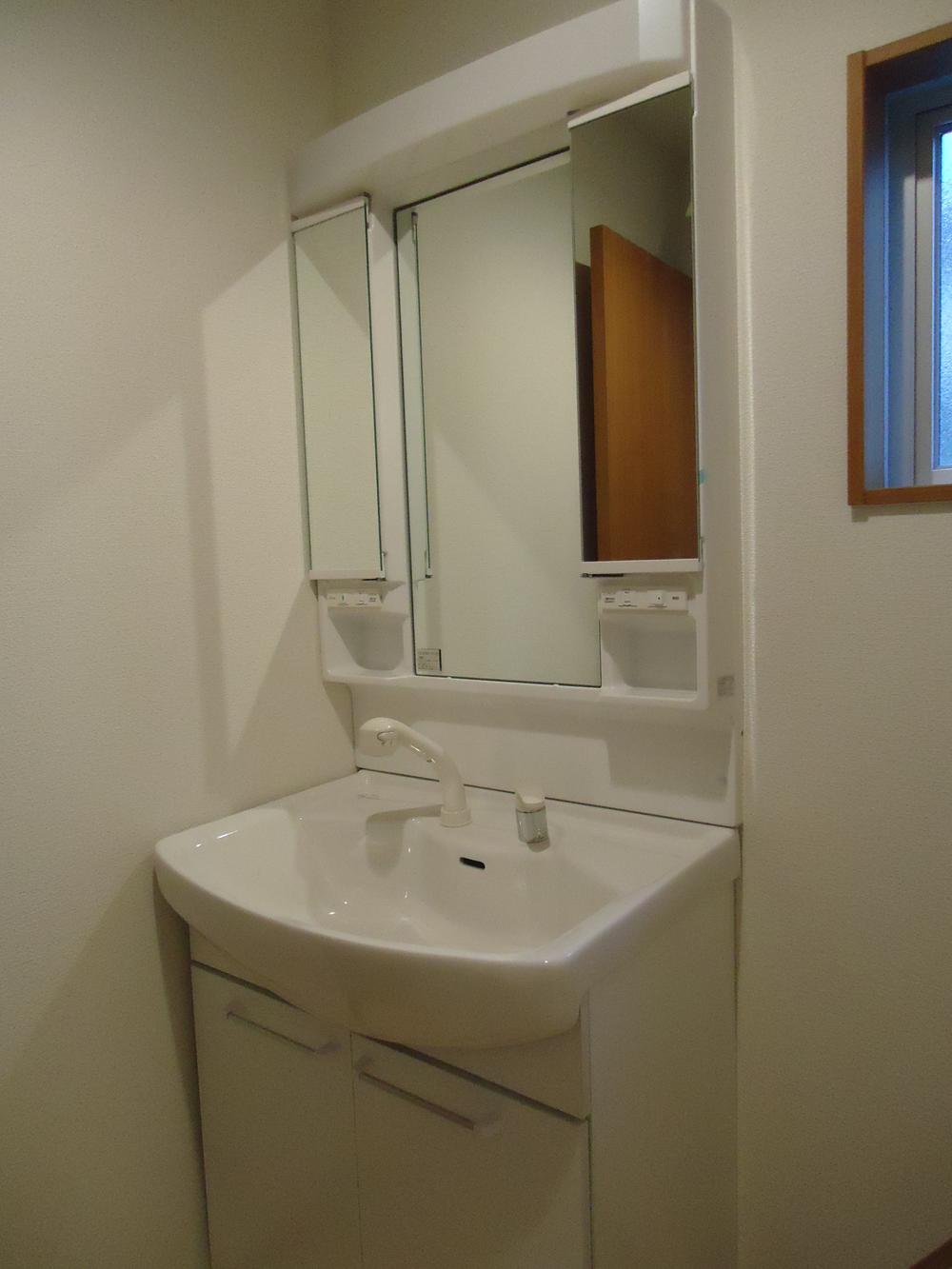 Wash basin, toilet. Indoor (12 May 2013) Shooting