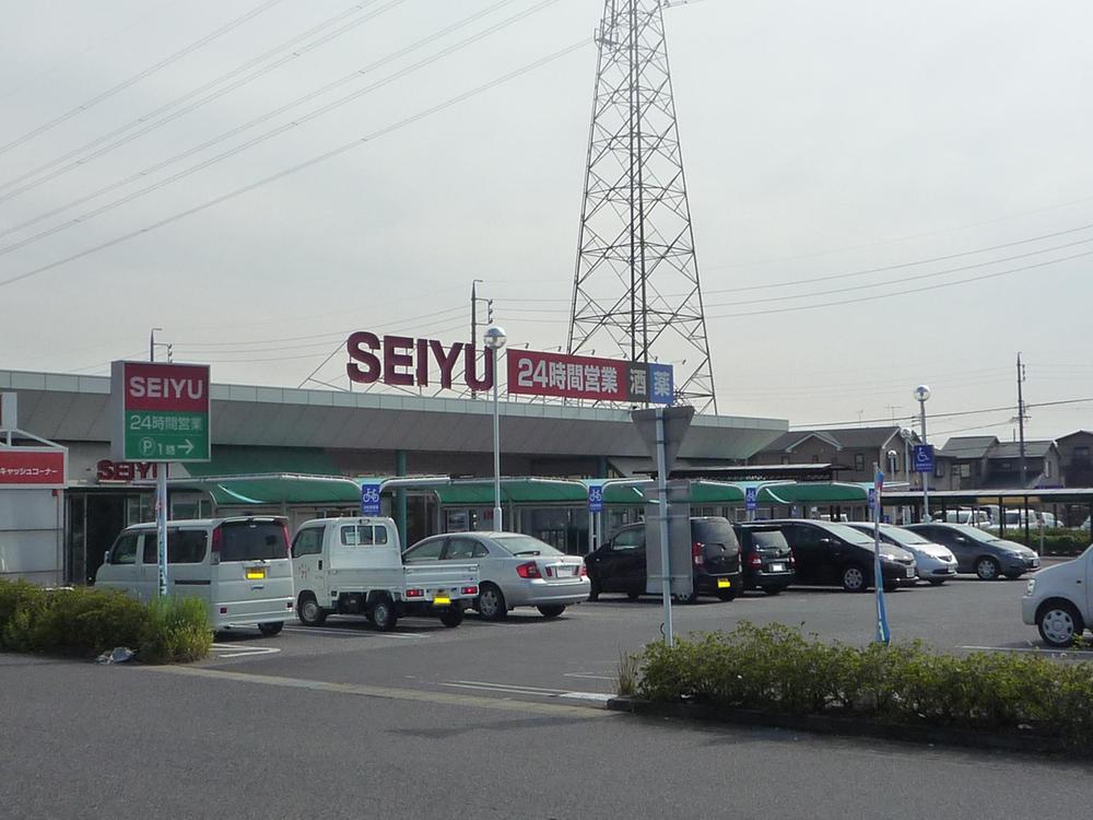 Supermarket. 700m until Seiyu Matsukawado shop