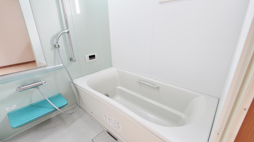 Bathroom. Indoor (11 May 2013) Shooting Loose Hitotsubo bath. You can also firmly ventilation with windows! !