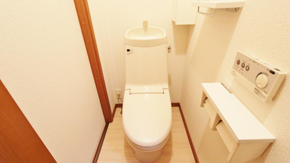 Toilet. Indoor (11 May 2013) Shooting 1F toilet. We of course with Washlet! !