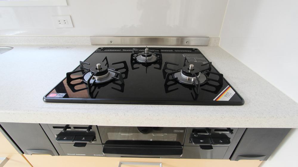 Other Equipment. 3-burner stove with grill! !