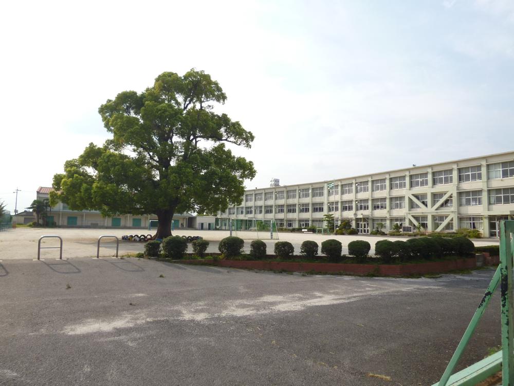 Primary school. Kasugai Municipal Takagi Elementary School (August 2013 shooting) Distance 880m