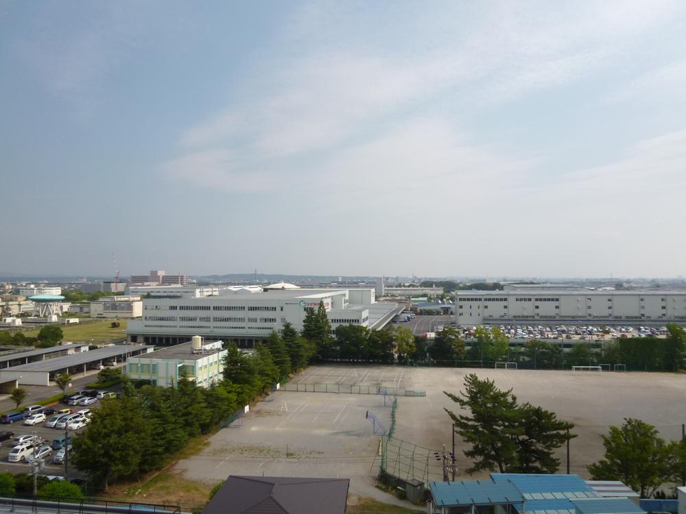 View photos from the dwelling unit. Local (August 2013) taken from the south balcony It will be on the lookout from the ninth floor. It will be in the room there is no building to block the front of the eye.