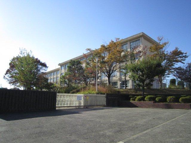 Junior high school. Takamoridai 1280m until junior high school