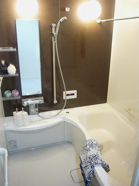 Bathroom. Bathroom of chic shades of a heated dryer.  It is warm even in winter ☆ Atype bath