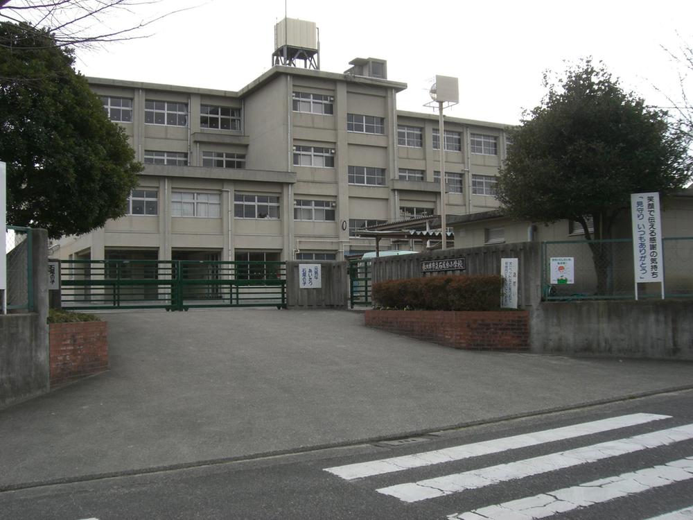 Primary school. Ishiodai until elementary school 350m
