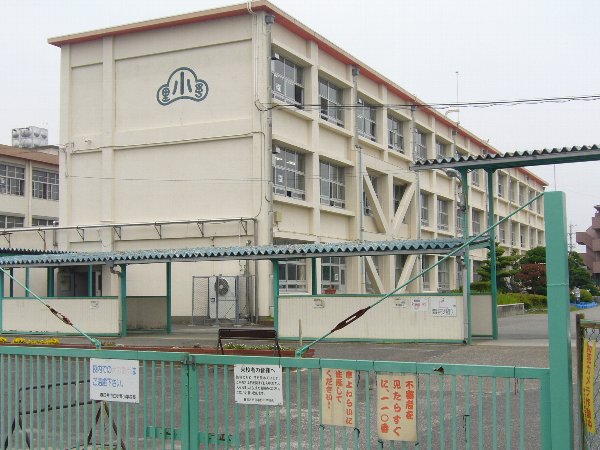 Primary school. Ono 300m up to elementary school (elementary school)