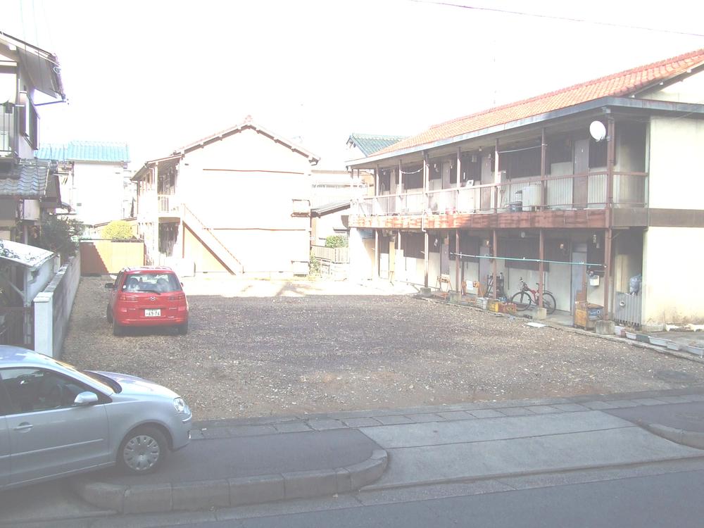 Local photos, including front road. Shooting from the south side, It is on the left half of the vacant lot part