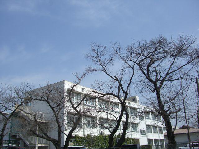 Junior high school. Kasugai Municipal Ajiyoshi until junior high school 950m