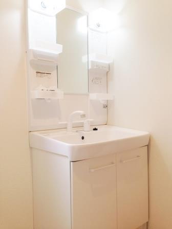 Wash basin, toilet. Indoor (12 May 2013) Shooting