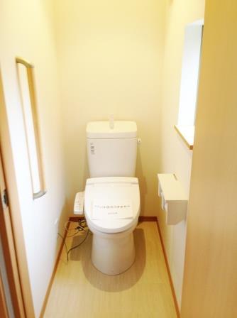 Toilet. Indoor (12 May 2013) Shooting