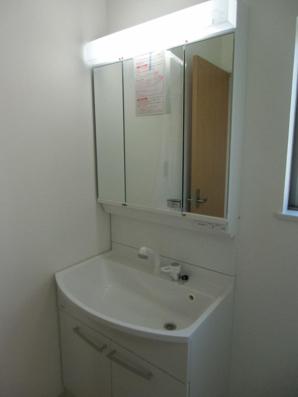 Wash basin, toilet. 2013.11.8 shooting