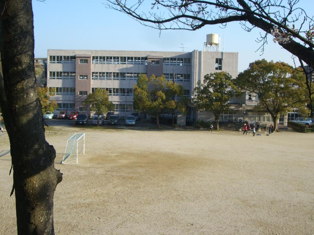 Primary school. Takamoridai until elementary school 950m