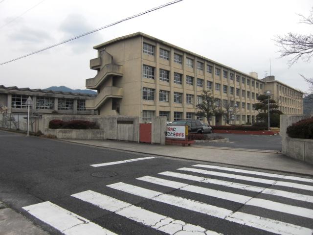 Junior high school. Ishiodai 410m until junior high school