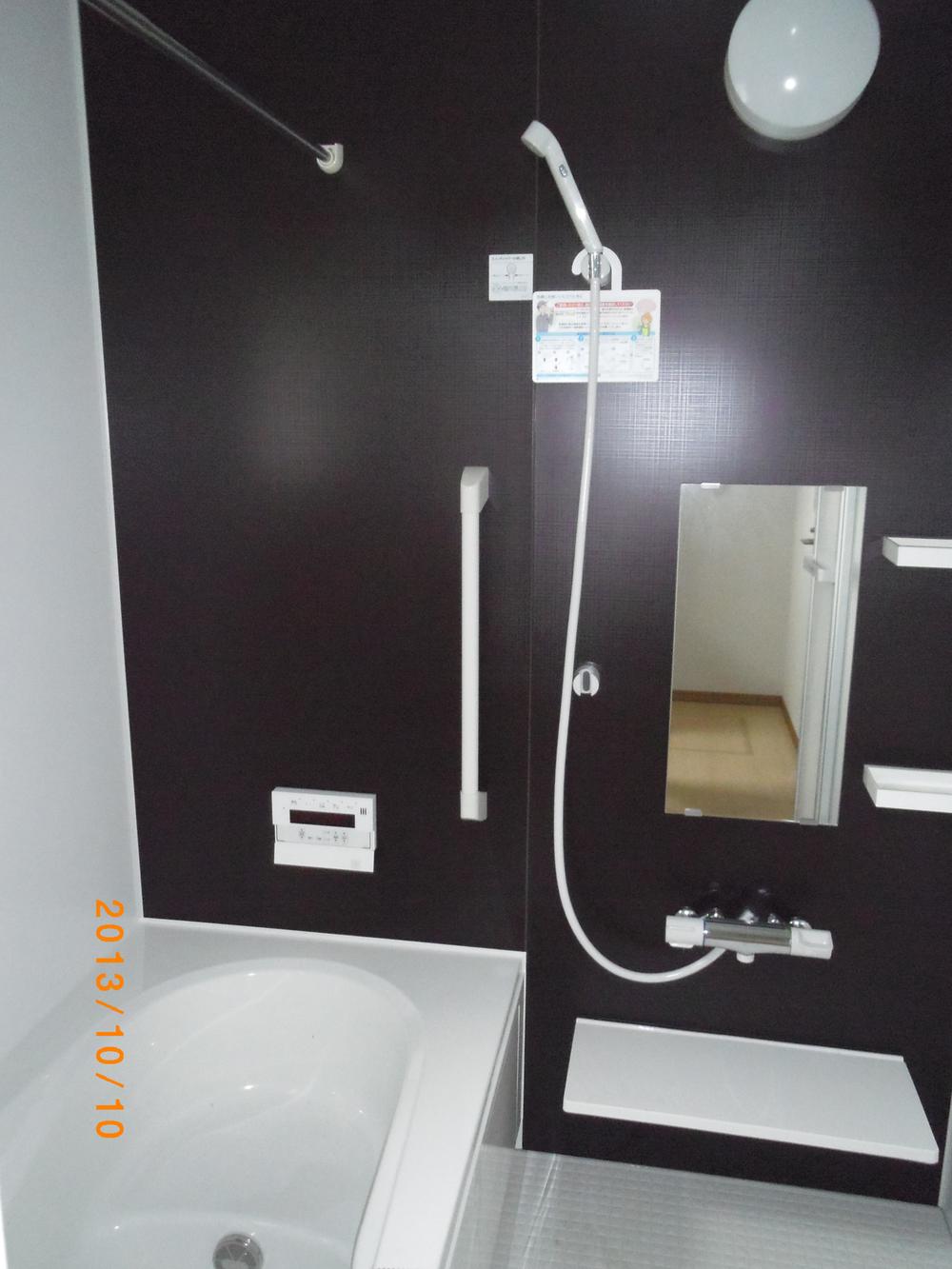 Same specifications photo (bathroom)