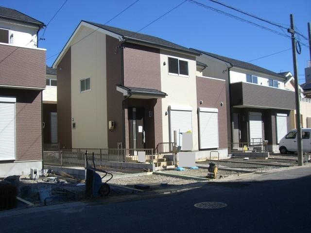 Local appearance photo. Local (10 May 2013) shooting right ・ ・ ・ 6 Building left ・ ・ ・ 5 Building