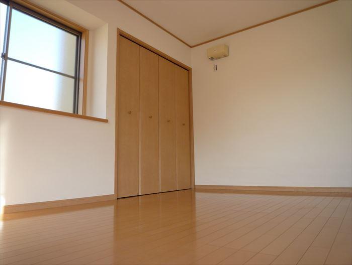 Non-living room. 7.3 Pledge of Western-style with large bay window