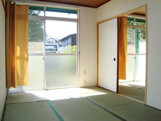 Living and room. Between Japanese-style room 2
