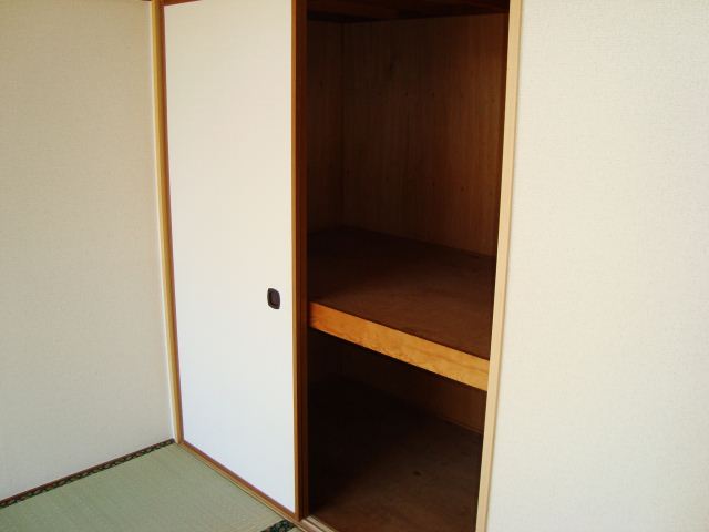 Receipt. West Japanese-style room, Armoire