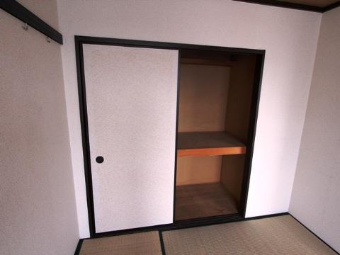 Other room space. Japanese-style storage