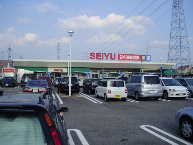 Shopping centre. Seiyu until the (shopping center) 760m
