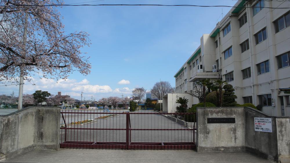 Primary school. Kasugai 261m to stand Kashiwabara elementary school