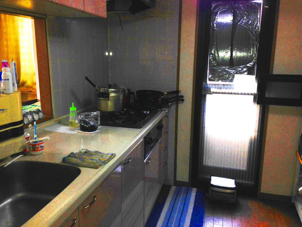 Kitchen. Indoor (11 May 2013) Shooting