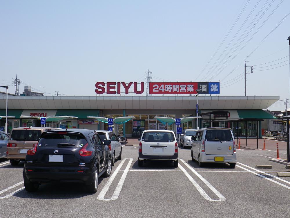 Supermarket. 930m until Seiyu Matsukawado shop