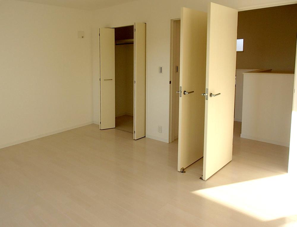Non-living room. Building C room
