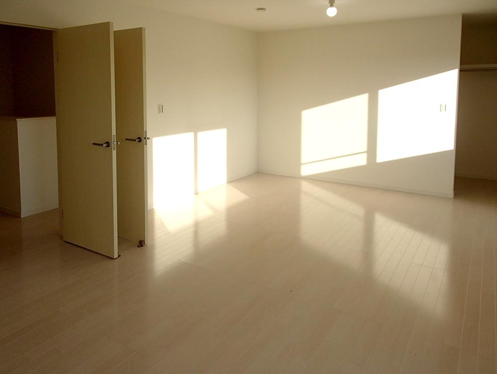 Non-living room. Building C room