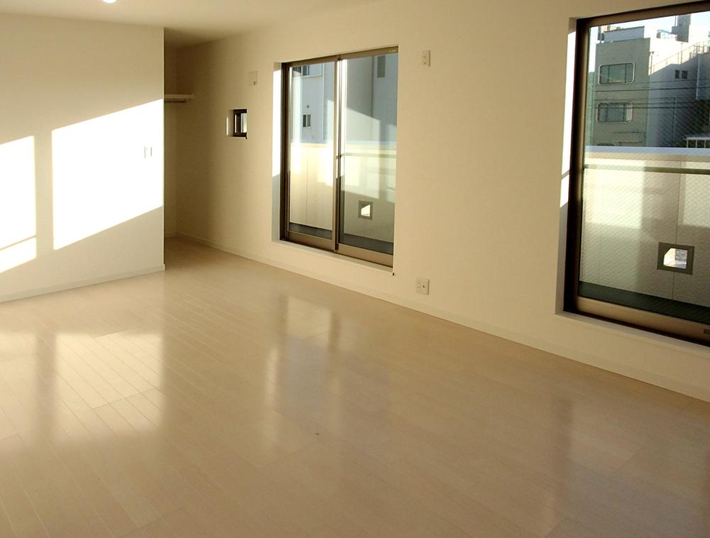 Non-living room. Building C room
