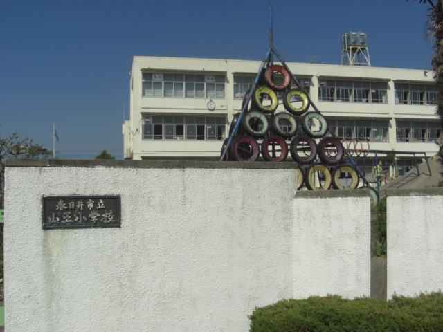 Primary school. 273m to Kasugai Tateyama King Elementary School