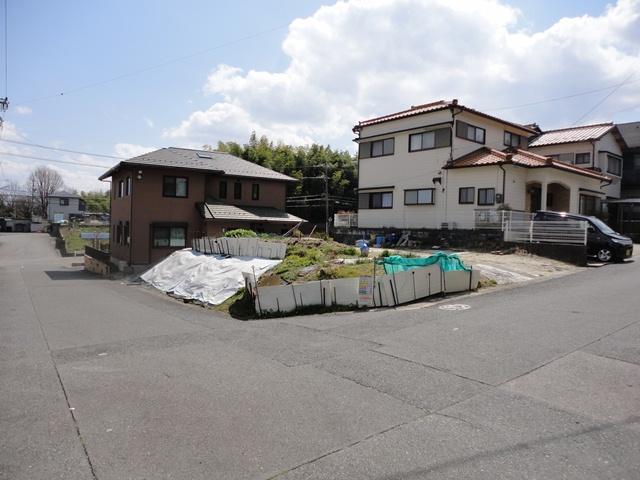 Local photos, including front road. From the corner