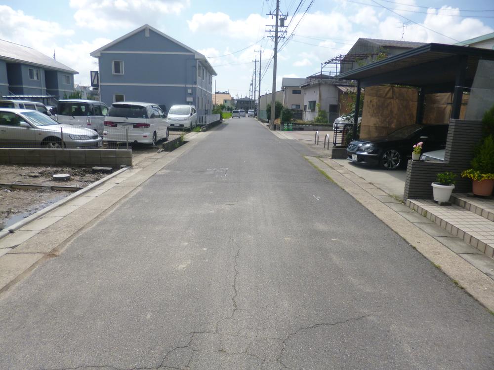 Local photos, including front road. (August 6, 2013) Shooting