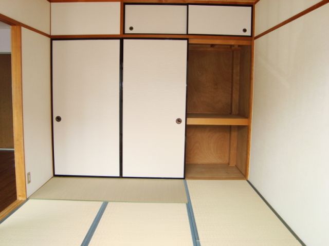 Living and room. Japanese-style room 6 quires + closet