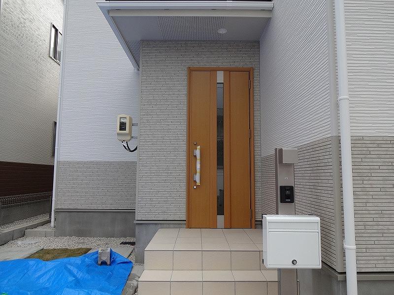 Entrance. Local (12 May 2013) Shooting