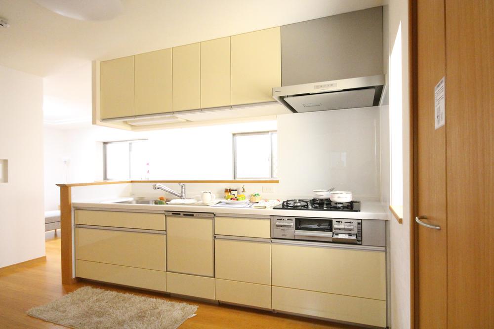 Kitchen. Available in all building face-to-face kitchen happy to child-rearing generation. By the use of the kitchen, Floor plan of the semi-open kitchen also have ready. 