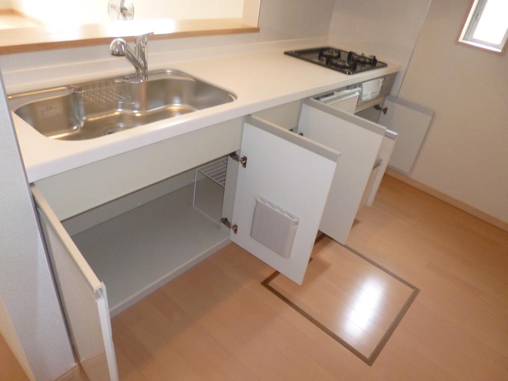 Same specifications photo (kitchen). * Different from the actual ones