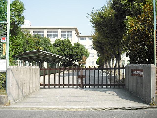 Junior high school. 980m to Kashiwabara junior high school