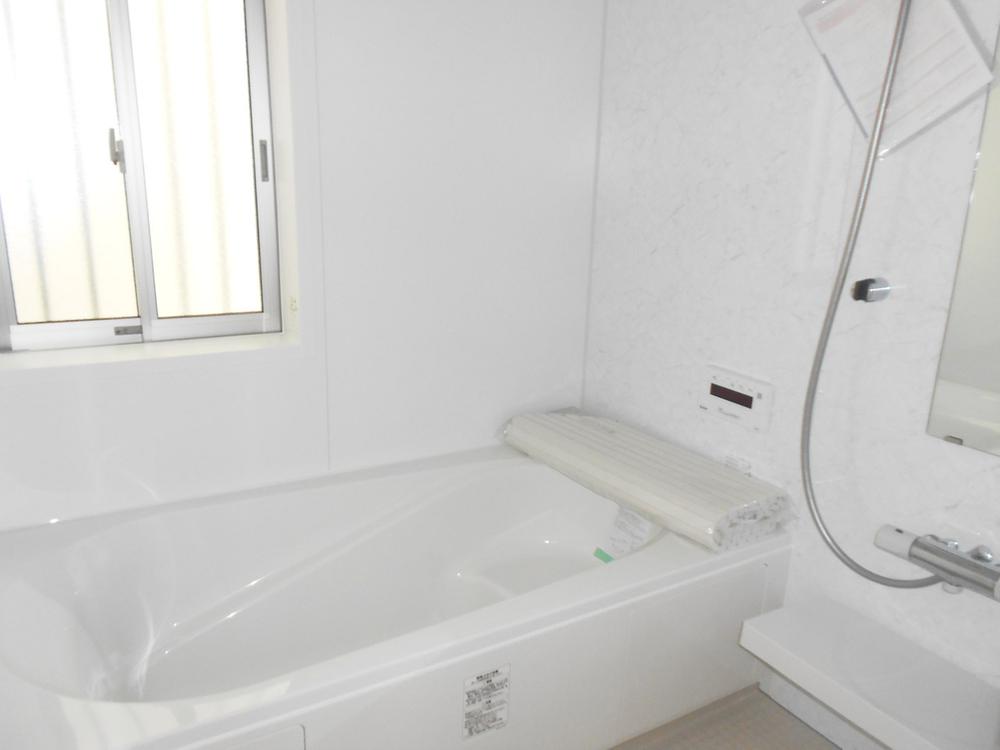 Bathroom. Building 3 Bathrooms: October 2013 shooting 1 pyeong size unit bus